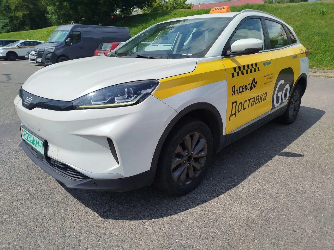 Аренда электромобиля Weltmeister EX5 для работы в Яндекс Такси и Таксиметр, Минск